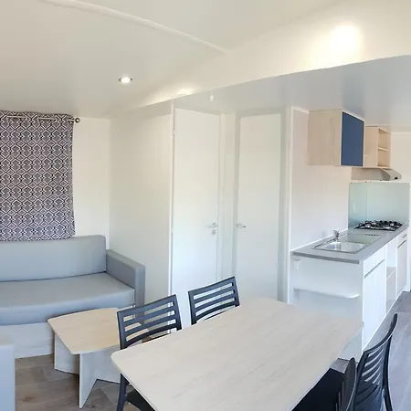 Camping Coll Vert ホリデーパーク アルファファル